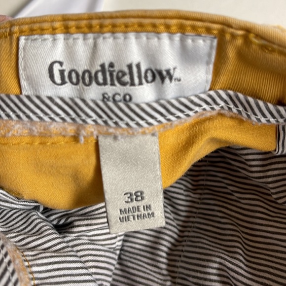 Good fellow… Goldish colored shorts, size 38 - Picture 4 of 4